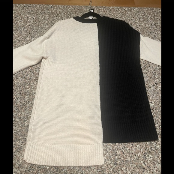 Alice & Olivia Classics Colorblock Crewneck Sweater—NWT‼️  SALE‼️ - Picture 6 of 16